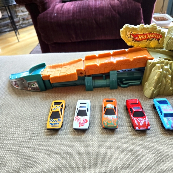 Rare, Vintage, Hot Wheels Dinosaur Track Play Set, 7 Hot Wheels Cars - Picture 7 of 9